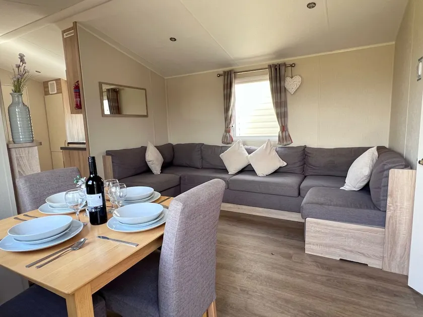Modern & Blissful Beach Park Holiday Home in Dovercourt, Essex, - Image 1