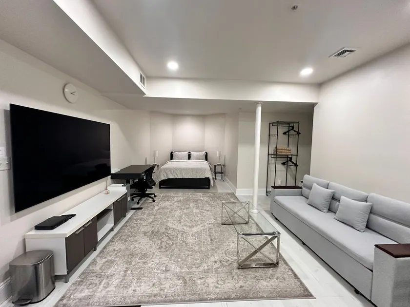 Studio Basement Apt near KOP Mall & Train Station - Image 1