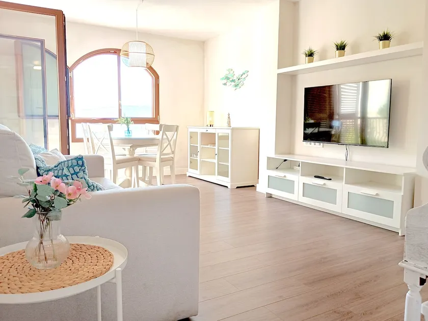 ROYAL BEACH Apartment with sea view and parking - Image 1