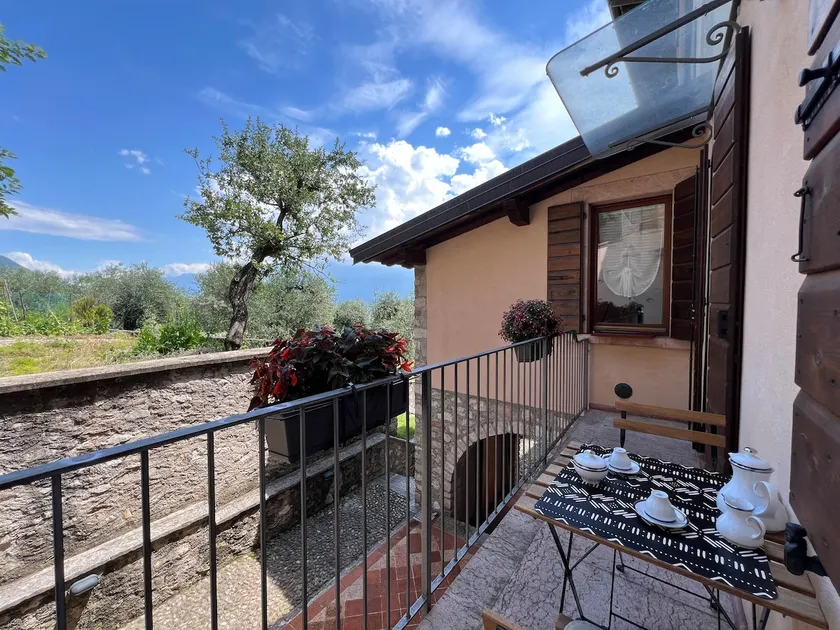 Casa Fornico 8, terrazzo con vista mozzafiato sul lago di Garda - Image 1