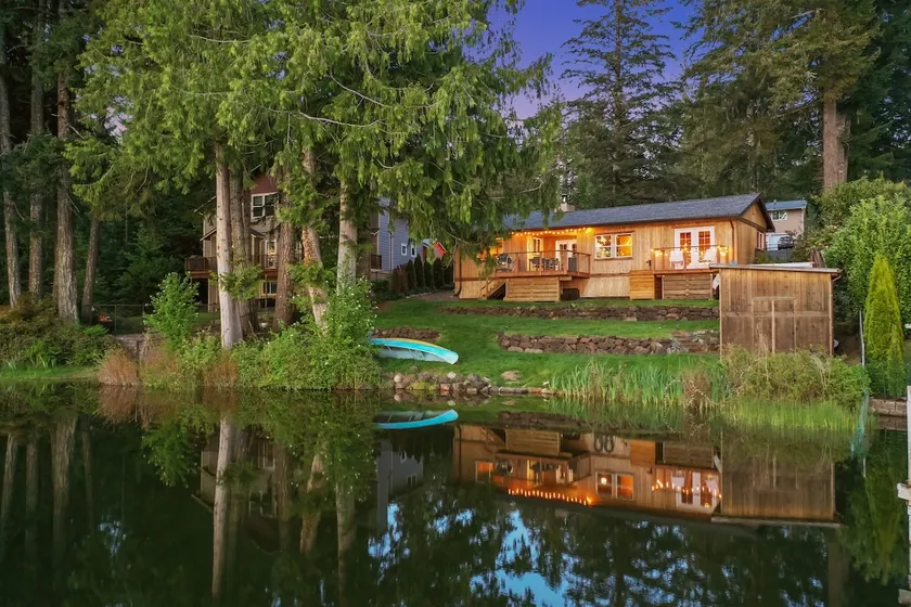Woodsy Lakefront Cabin - Hot Tub, Kayak, Fireplace - Image 1
