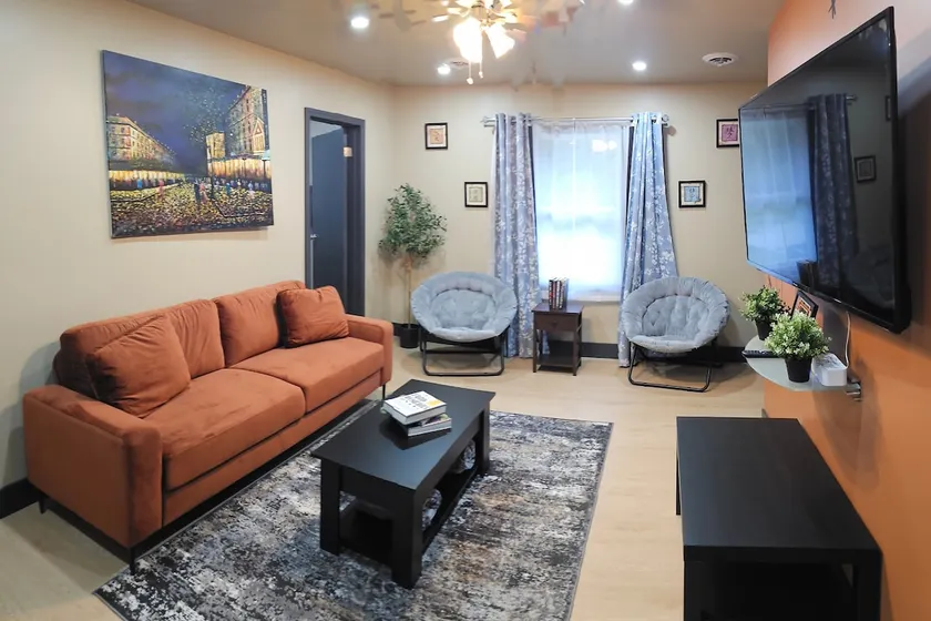 Clover Haven * Modern 3-Br Home Near Lake & Dunes - Image 1