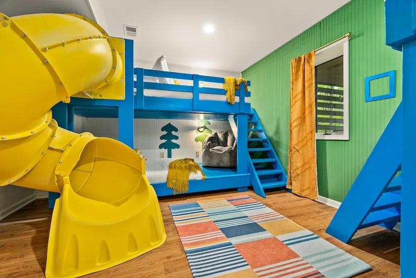 5BR Family Play Resort! Hot Tub, Mini Golf, Games! - Image 1