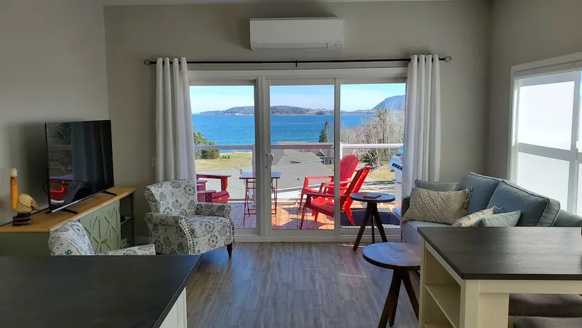 Ocean Breeze Relaxing Oceanfront - Image 1
