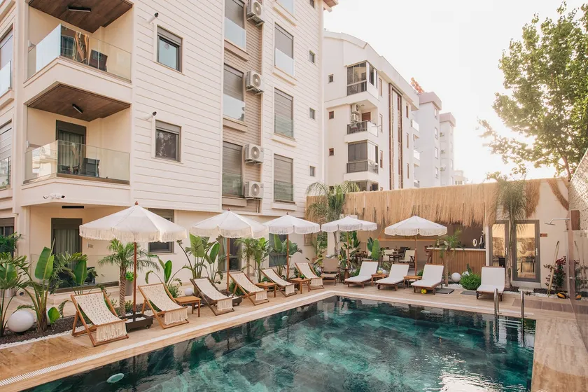 Los Suites - Deluxe Suite - Image 1