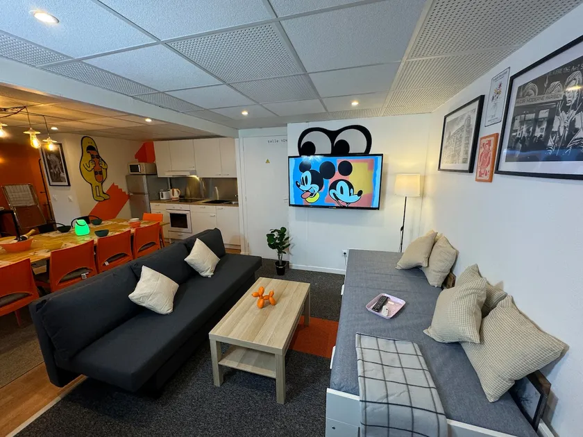 Eclectic apartment in Paris near Montmartre - Image 1