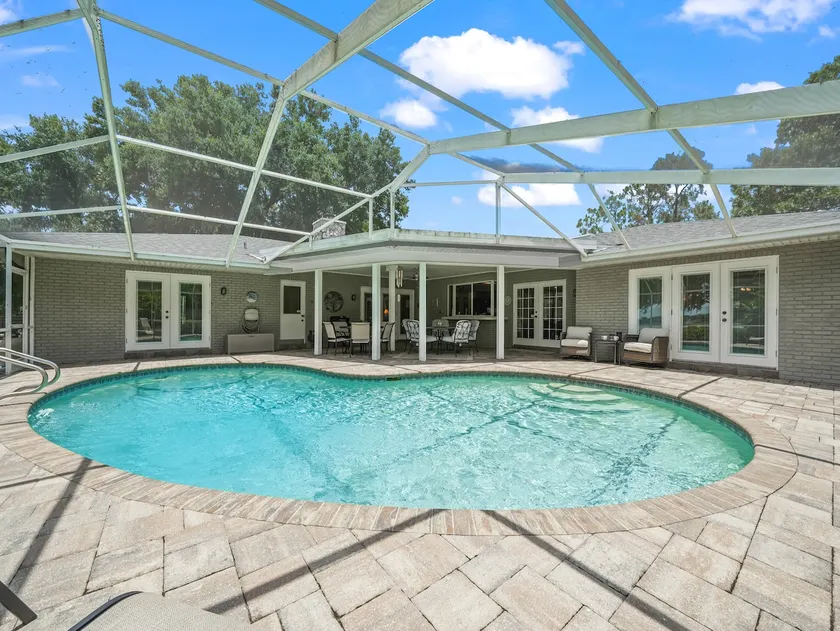 Lake Front! Spacious Home w/heated pool & kayaks - Image 1