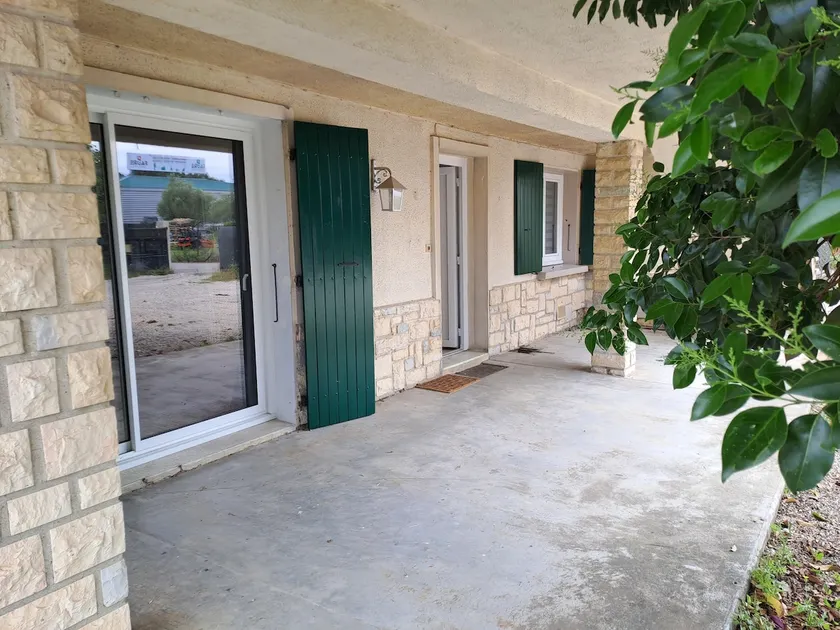 60 m2 ground floor air-conditioned apartment - Image 1
