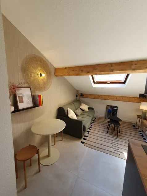 100 meters from the beach! - Image 1