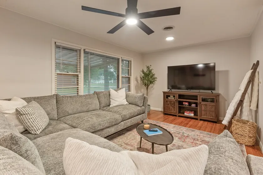Rustic Charm Owasso | 2BR •Big Backyard•Near Tulsa - Image 1