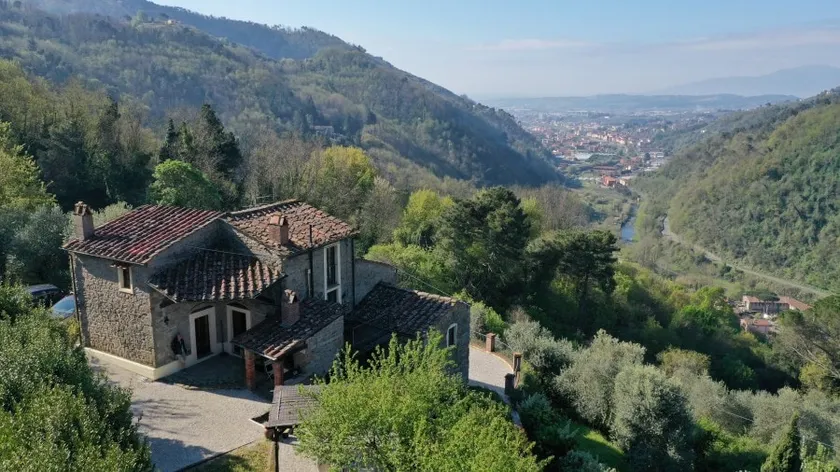 Secluded Tuscan Villa with Stunning Views - Pescia - Image 1