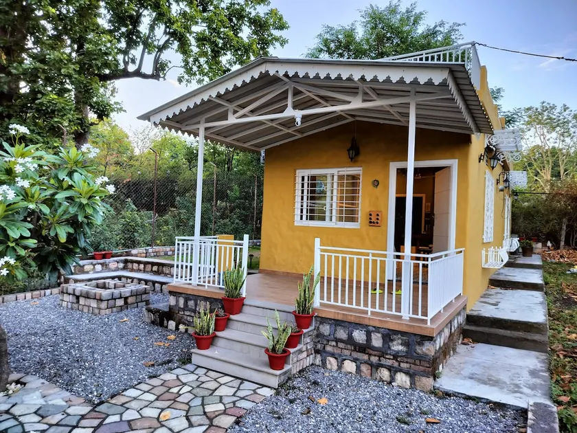 Cozy Luxurious Nature Retreat: Devnishtha Cottage - Image 1
