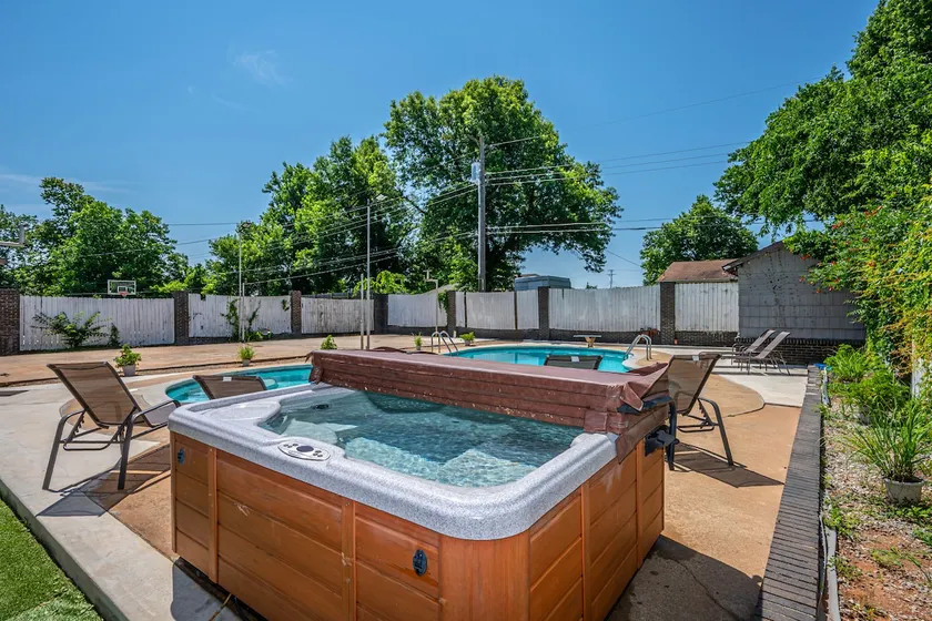 5 Bedroom with Huge Private Pool and Hot Tub - Image 1