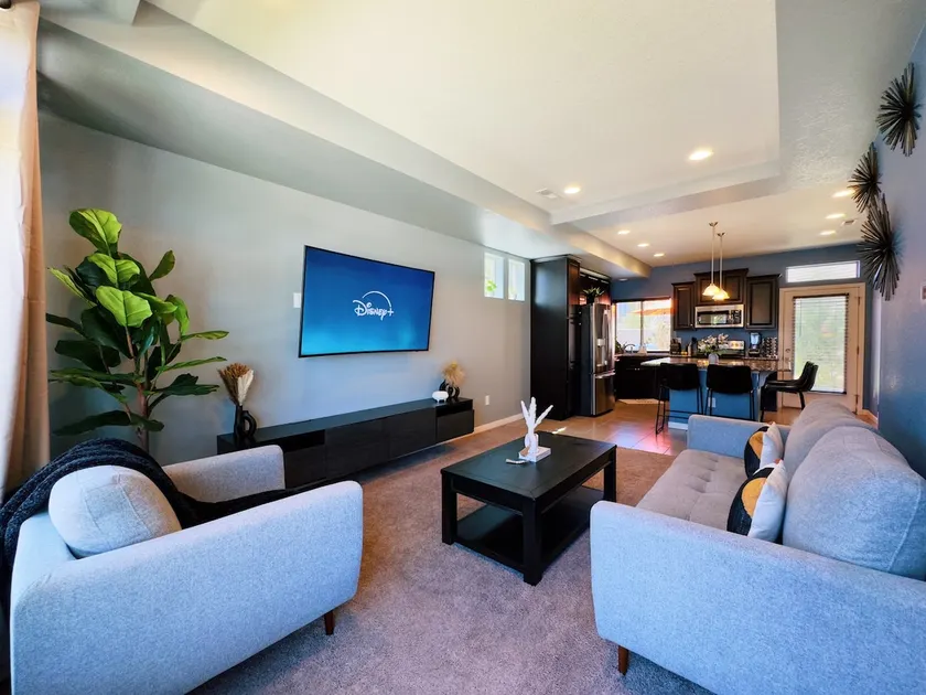 | Cozy Suite King Bed | Full Kitchen | Gym | More! - Image 1