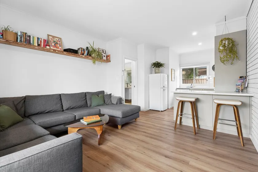Cozy 2BR Unit Close to CBD - Image 1