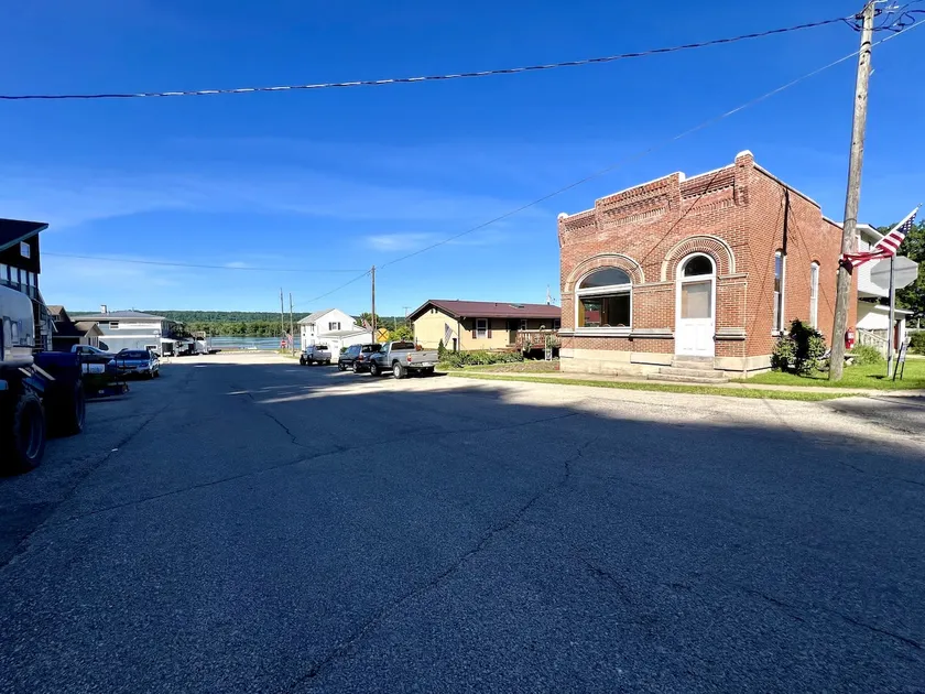 Mississippi Retreat: Scenic Views + Unique History - Image 1