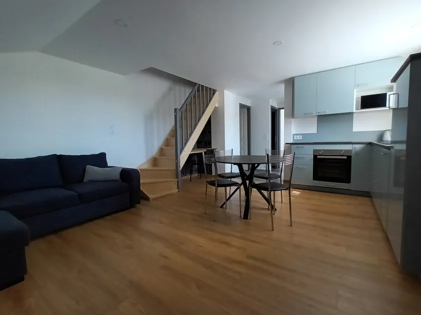 Duplex apartment, upper level - Image 1