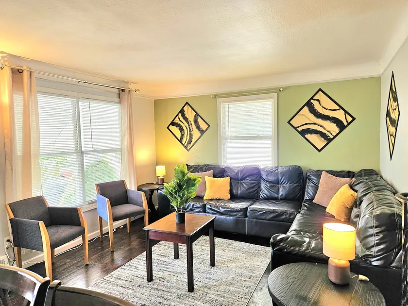 Convenient*Updated*Comfortable - Image 1