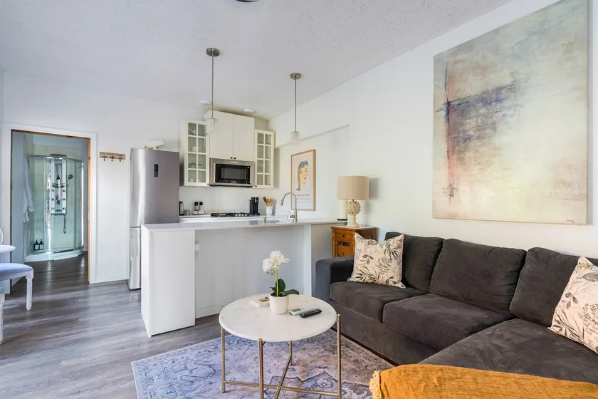 1 Bedroom Garden Suite - Downtown Collingwood - Image 1