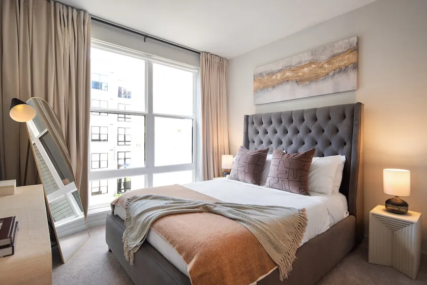 Stamford Grand Apartment + Cozy Den - Image 1