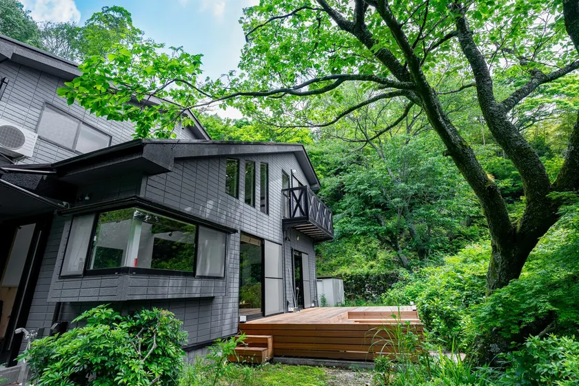 With a large dog run! Enjoy a blissful moment with your dog in a private space surrounded by silence and nature - Image 1