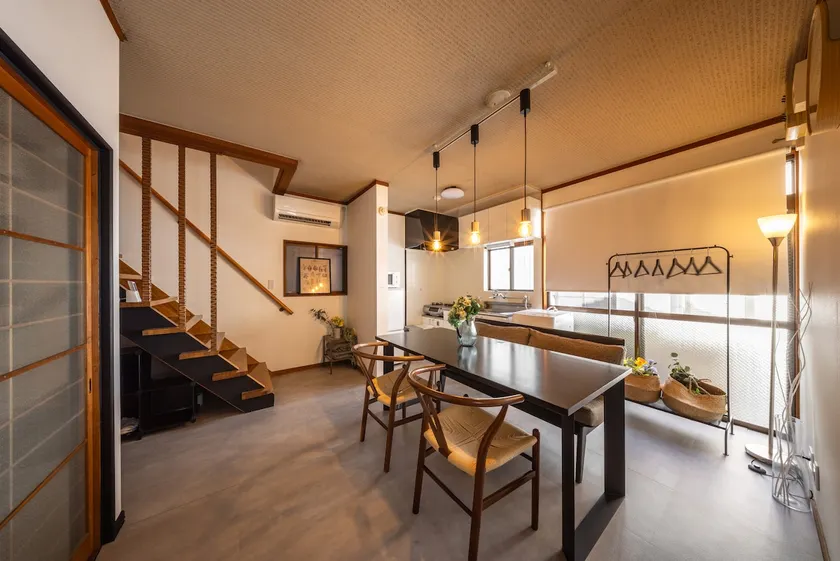 8 mins walk from Okayama Station East Exit! Private for 9 people! Spacious house. - Image 1
