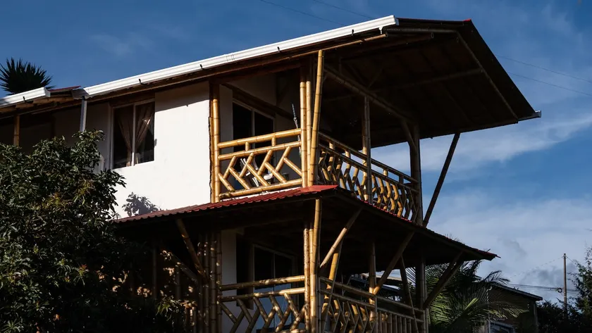 Beautiful cabin, traditional look and easy commute - Image 1