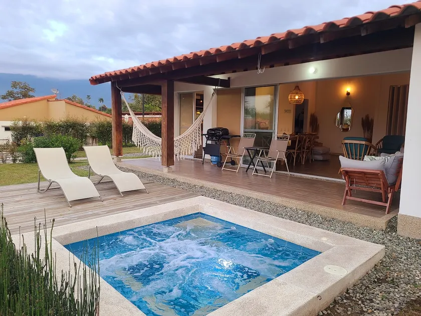 Country House with Jacuzzi 10 min from the airport - Image 1