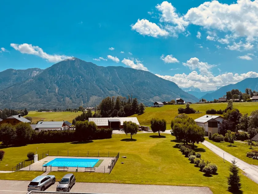 Gamsblick: Prime location, parking & pool - Image 1
