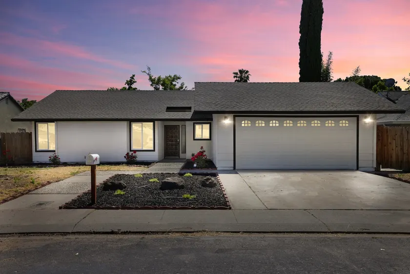 4B/2Ba | Foosball Table | Bright & Open Floor Plan - Image 1