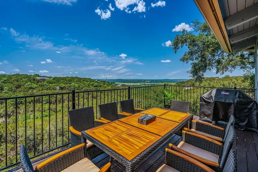 Sunset Views of Lake Travis - 12 Person Retreat! - Image 1