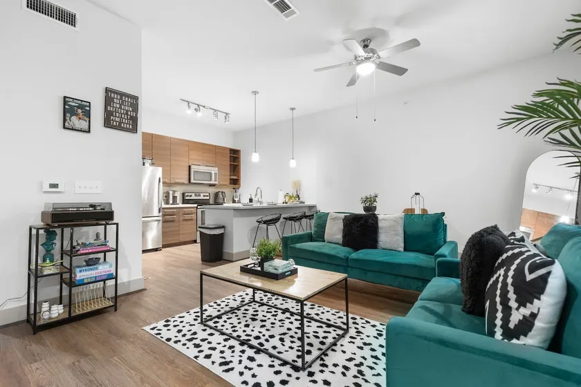 Houston Midtown | 3 Pools | Parking | Walkable - Image 1