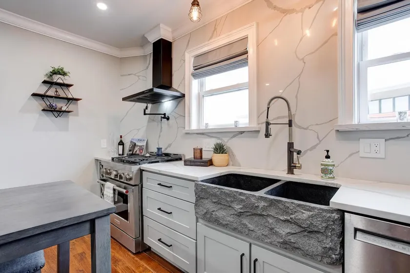 Modern East Boston 2 Bed 2 Bath - Image 1