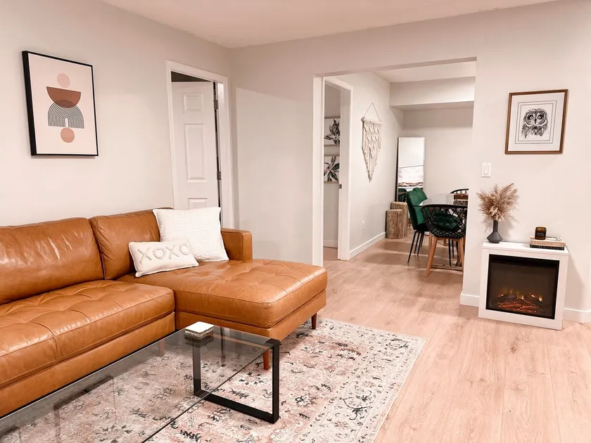 Pet friendly 2 bedroom suite behind Golf course - Image 1