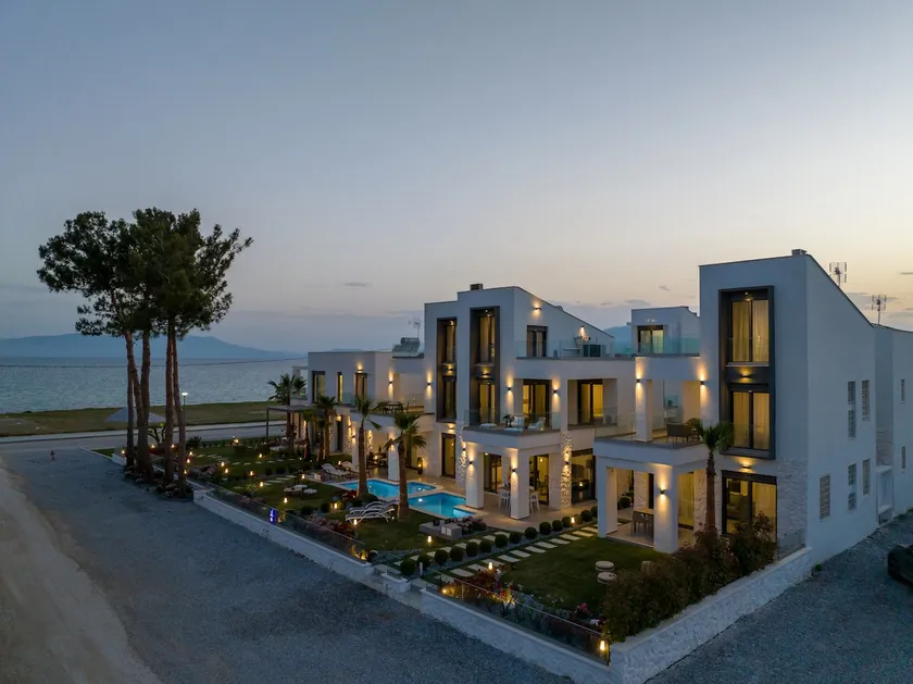 Sea residence Four Bedroom villa with private pool - Image 1