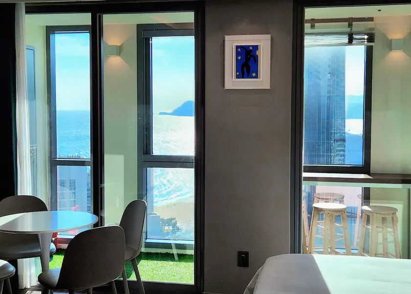 [ST_29] Legal accommodation!Haeundae high-rise city view! 5 minutes to the beach & 3 minutes to the subway station! Luggage storage available! - Image 1