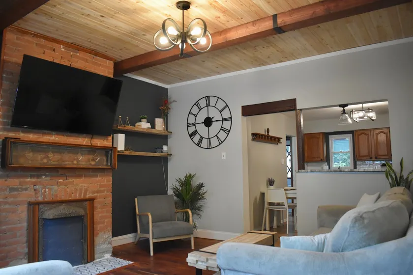 *NEW*Near Butler St- 2 King Beds - Image 1