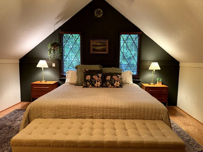 Charming chalet near local ski/golf resorts - Image 1