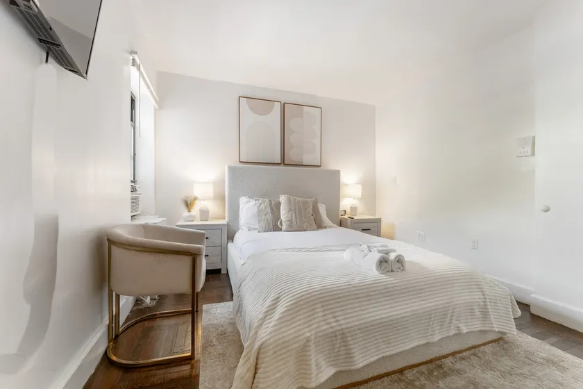 Cozy Bay Ridge Studio: Your Home Away from Home - Image 1