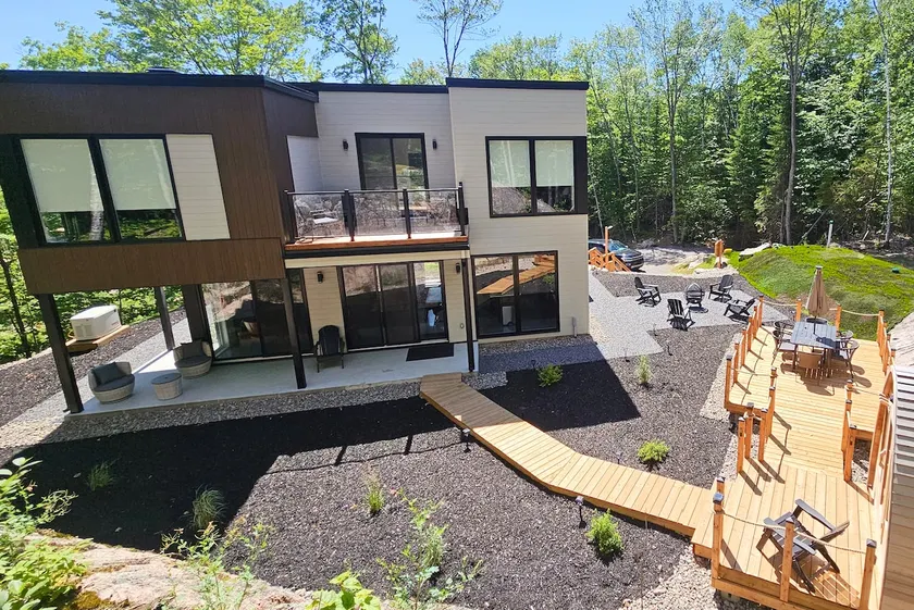Oasis Chic Shack Tremblant with Sauna - Image 1