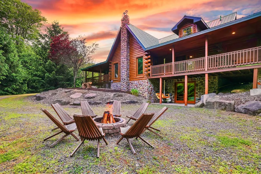 Lake Wallenpaupack-Family Friendly Cabin-Hot Tub - Image 1