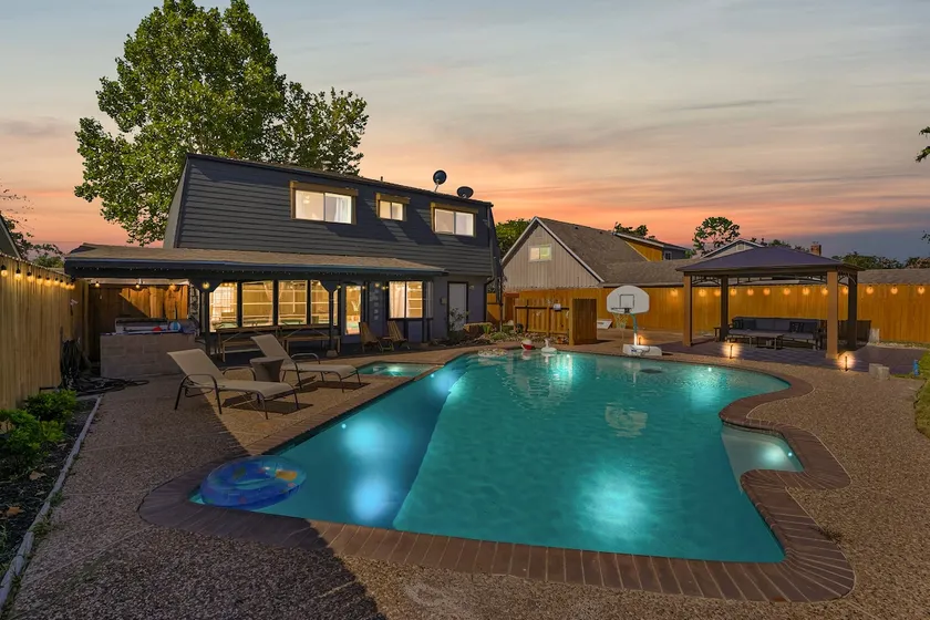 White Maples Poolside Paradise | Heated Pool-Spa! - Image 1