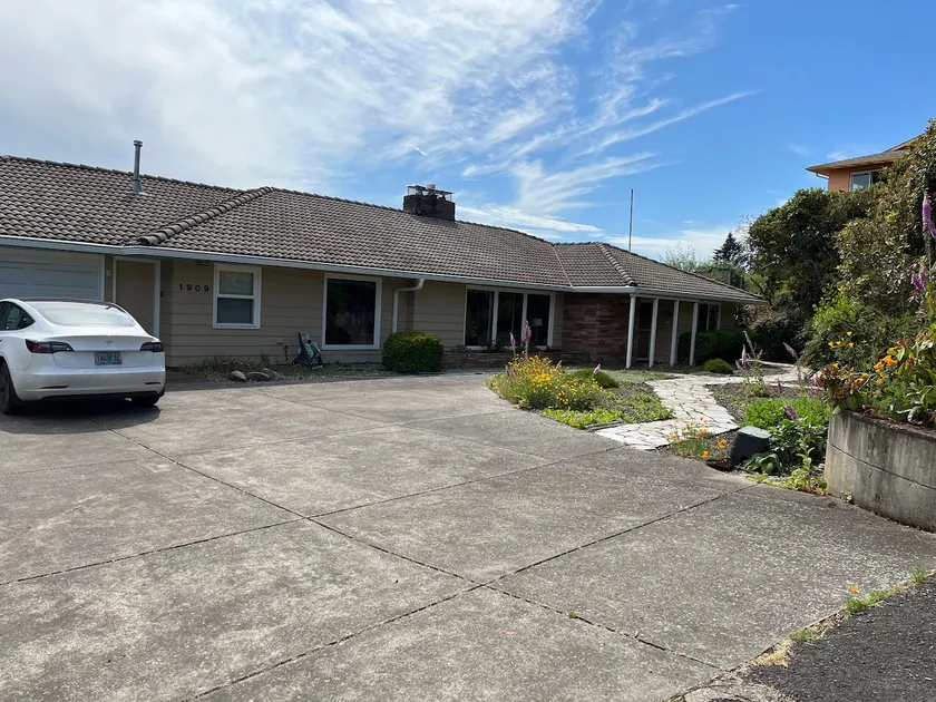 Nice house in Eugene with views, ADA friendly - Image 1
