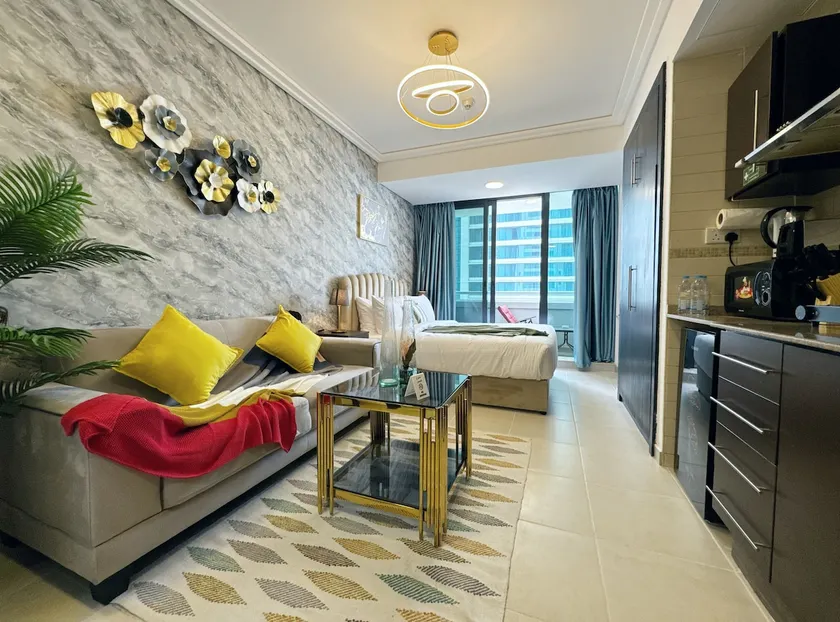 Low Floor | Free House Keeping | Charming | Balcon - Image 1