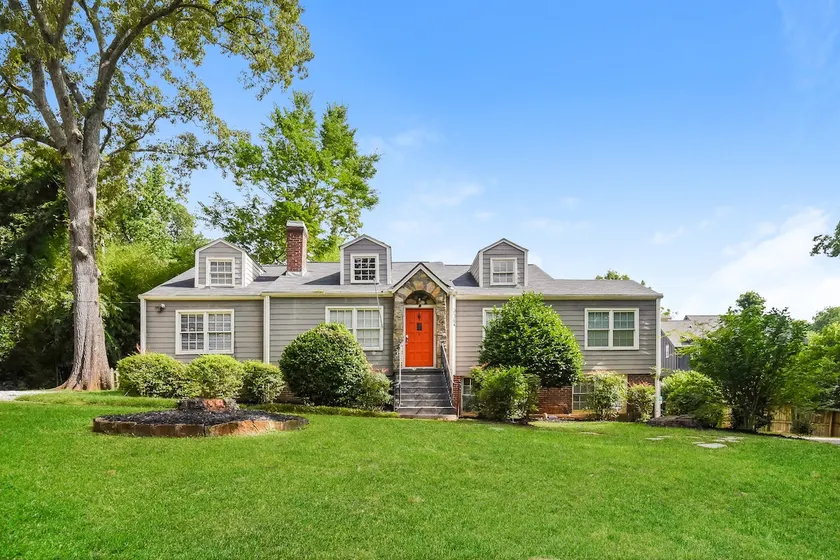 Cozy Home: Spacious, Wifi, Minutes from Grant Park - Image 1