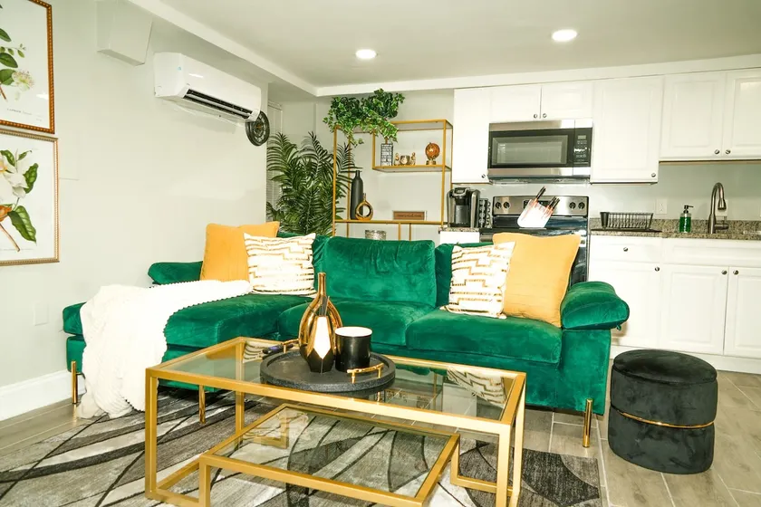 Modern 1BR Unit with Free Parking Walk to Metro - Image 1