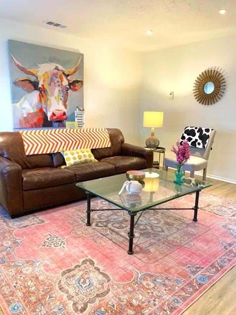 Charming Bright Home Near Dr Hospital & Shopping - Image 1
