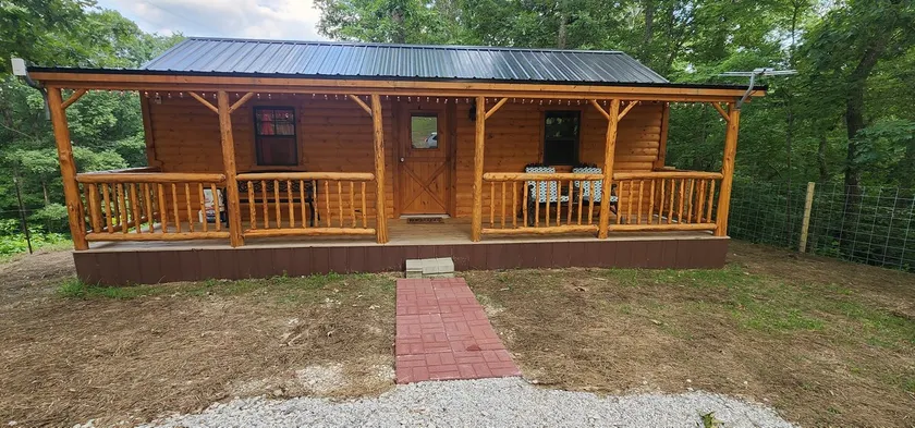 Cozy Point Hideaway - Image 1