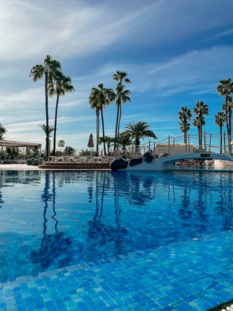 Altamira apartment with pool and on the beach - Image 1