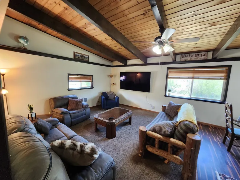Creek's Cabin: River's Roost Property - Image 1